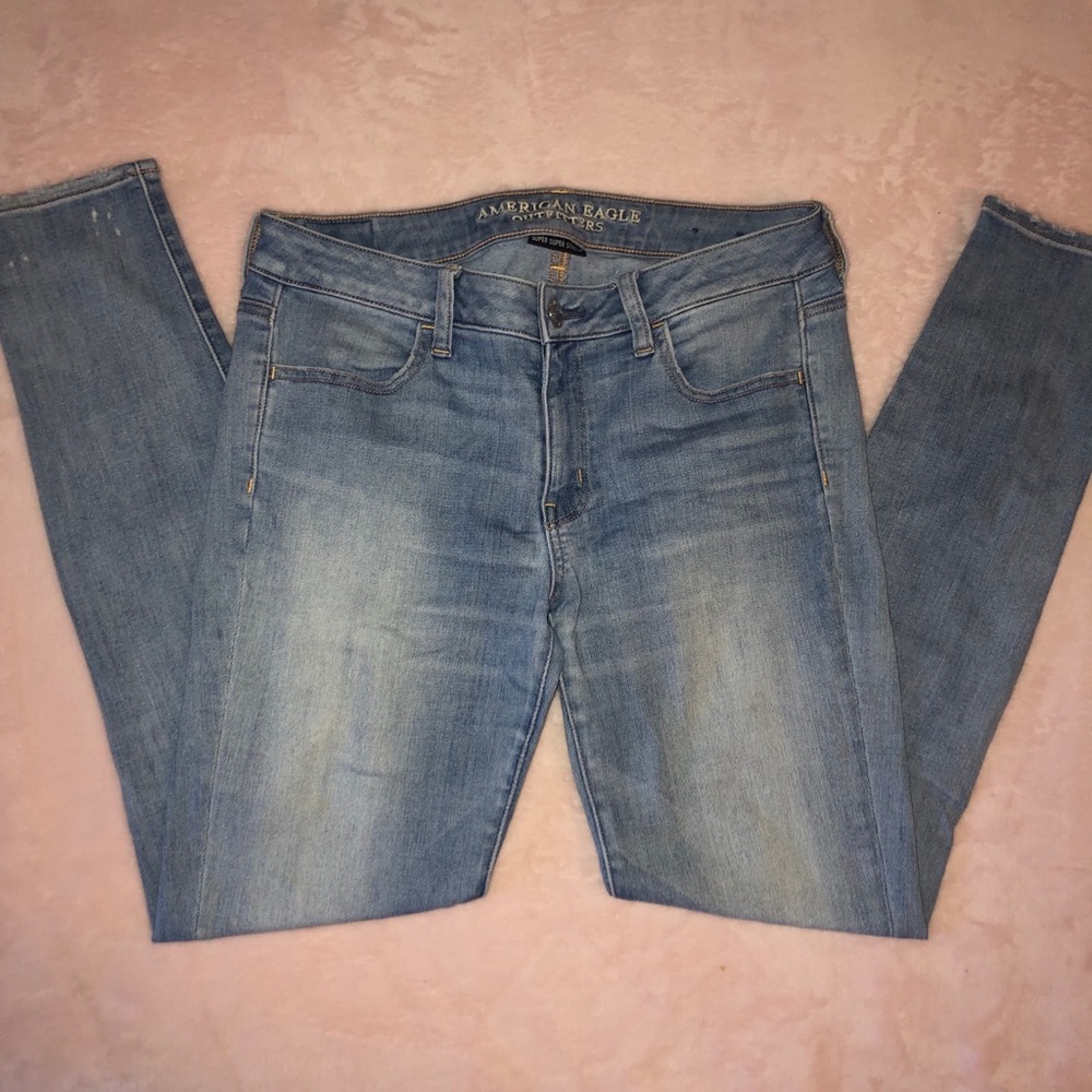 American Eagle Light Wash Skinny Jeans